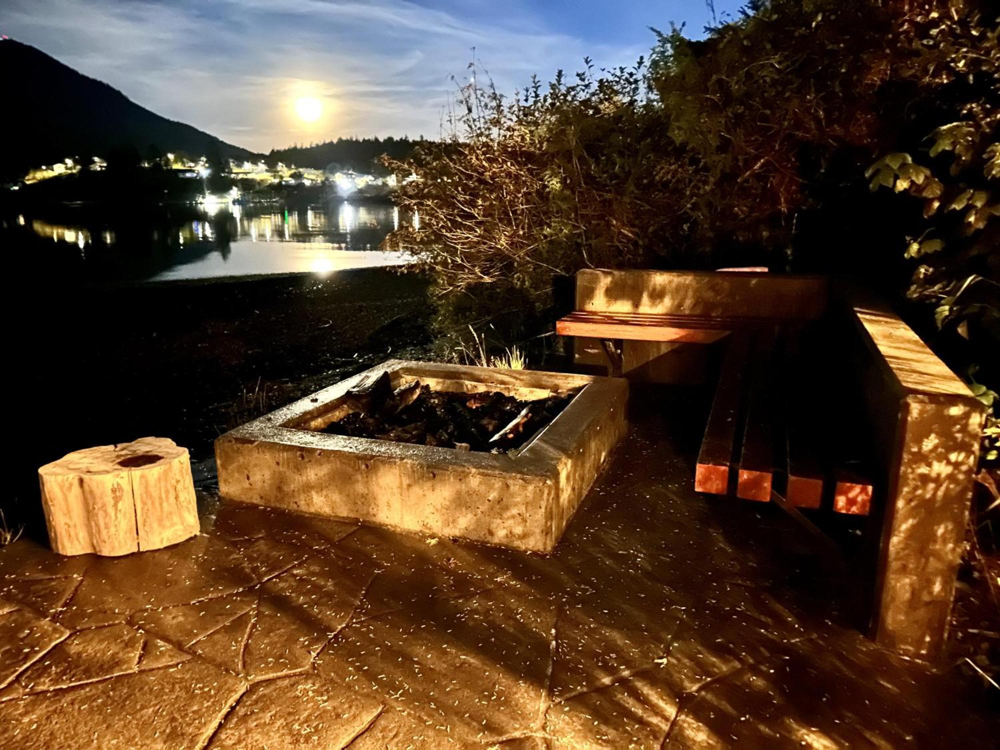 Private Room On Waterfront Property With Hot Tub Firepit - Sea Esta Ucluelet Luaran gambar