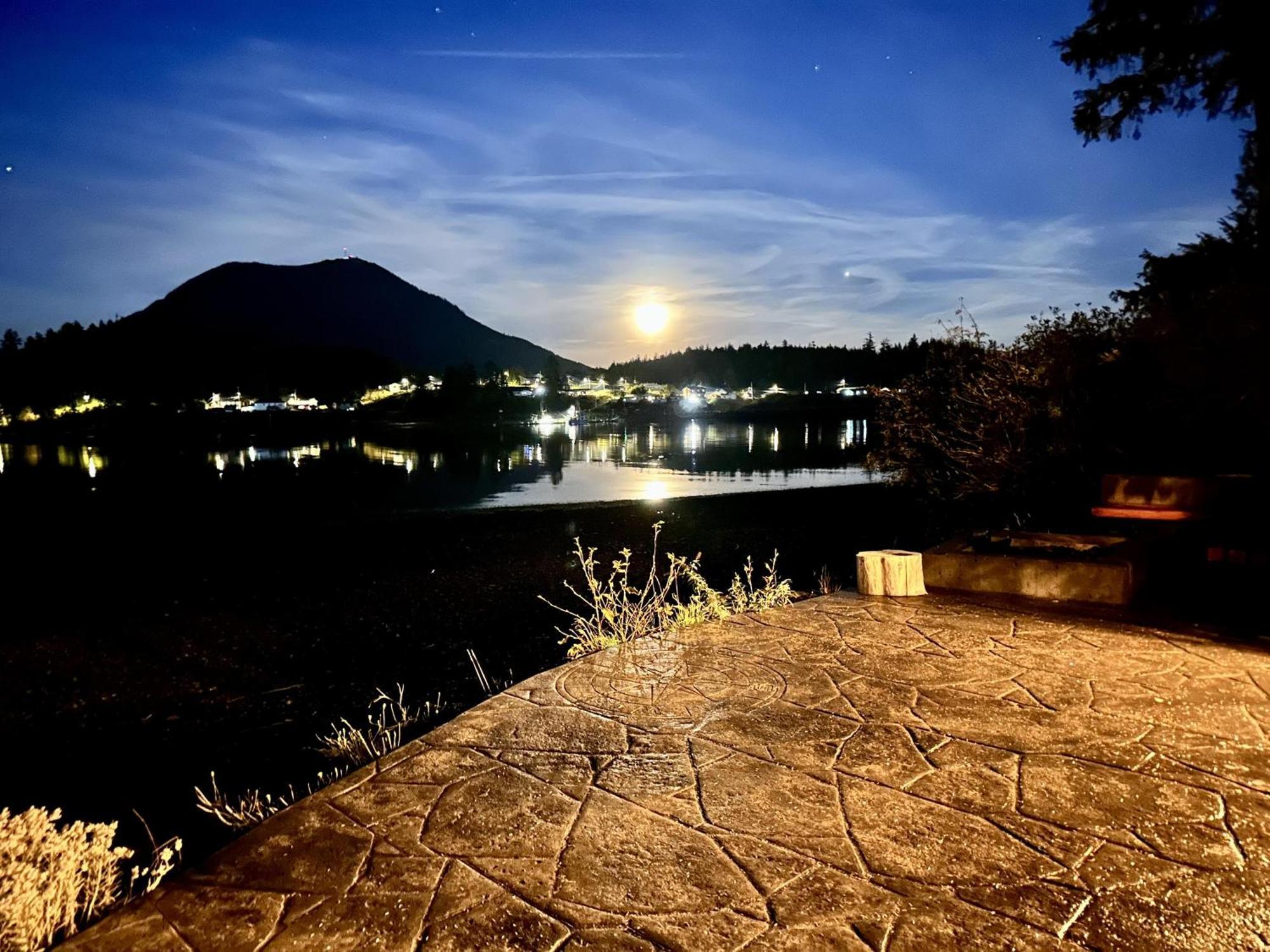 Private Room On Waterfront Property With Hot Tub Firepit - Sea Esta Ucluelet Luaran gambar