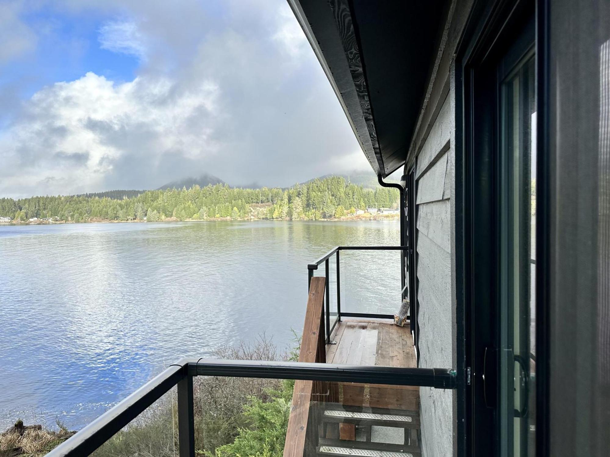 Private Room On Waterfront Property With Hot Tub Firepit - Sea Esta Ucluelet Luaran gambar