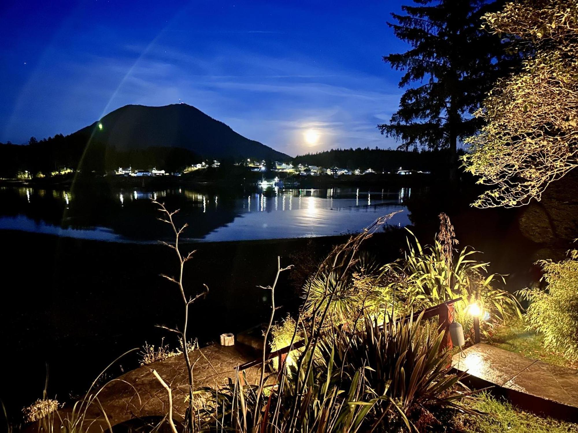 Private Room On Waterfront Property With Hot Tub Firepit - Sea Esta Ucluelet Luaran gambar