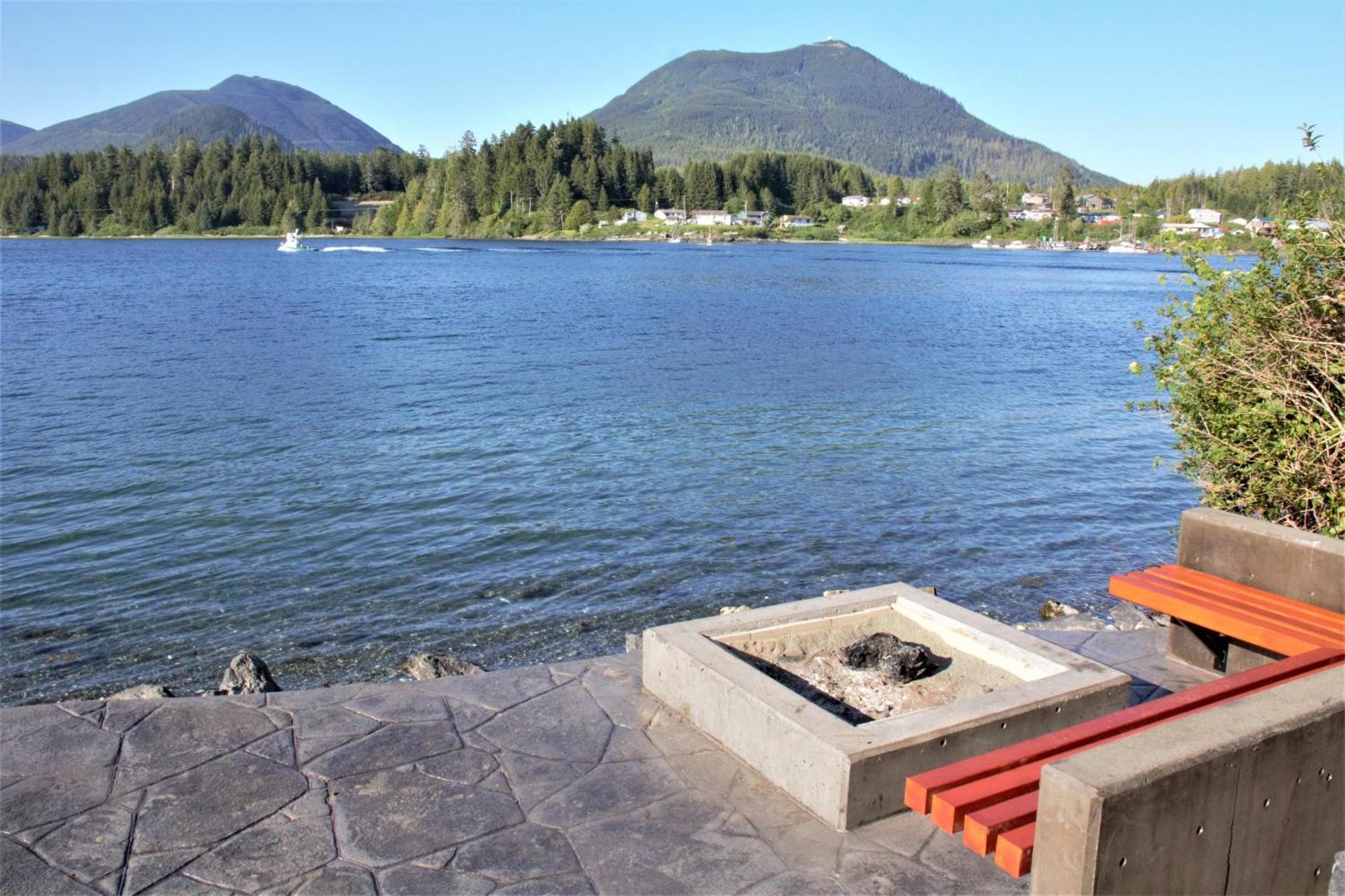 Private Room On Waterfront Property With Hot Tub Firepit - Sea Esta Ucluelet Luaran gambar